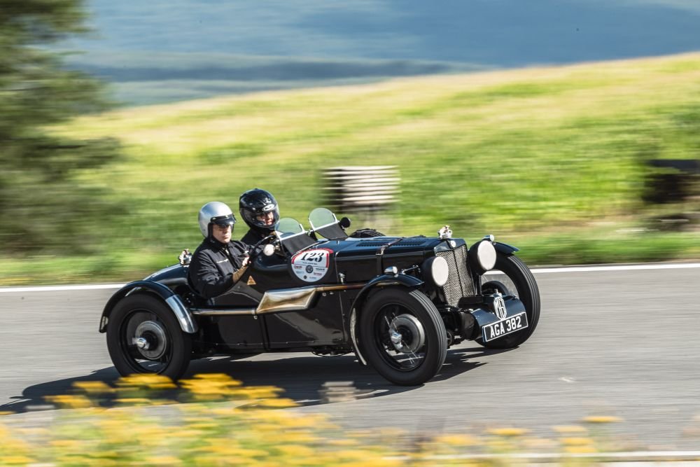 Historischer MG im Renneinsatz mit Motion Blur